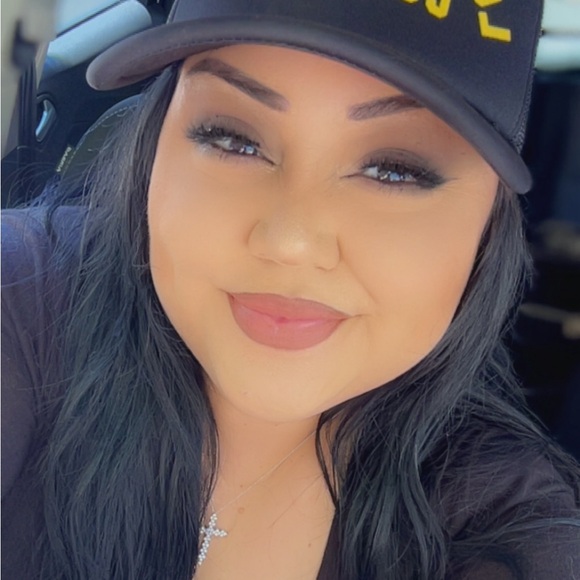 Meet your Posher, Elisa - Picture 2 of 3